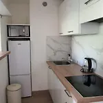 2 Pieces Au Calme Avec Terrasse Et Climatisation *