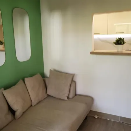Apartman 2 Pieces Au Calme Avec Terrasse Et Climatisation Nizza
