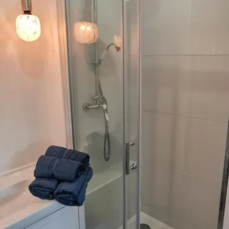 2 Pieces Au Calme Avec Terrasse Et Climatisation Apartman Nizza
