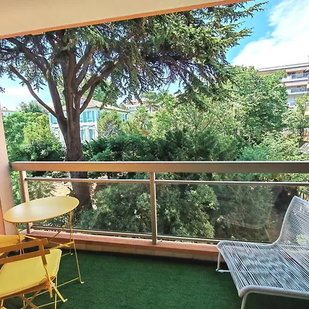 2 Pieces Au Calme Avec Terrasse Et Climatisation Apartman *