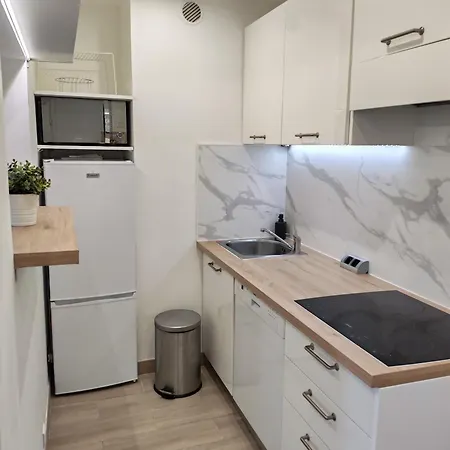 Apartman 2 Pieces Au Calme Avec Terrasse Et Climatisation *