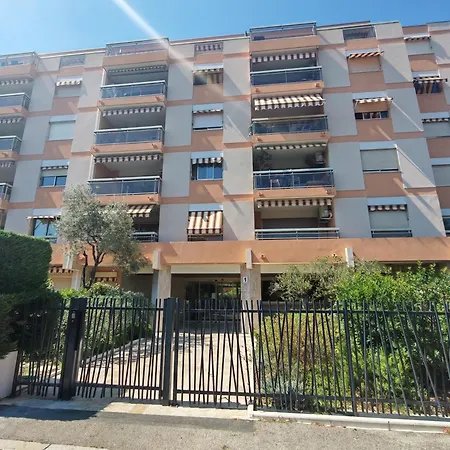 2 Pieces Au Calme Avec Terrasse Et Climatisation Apartman Nizza