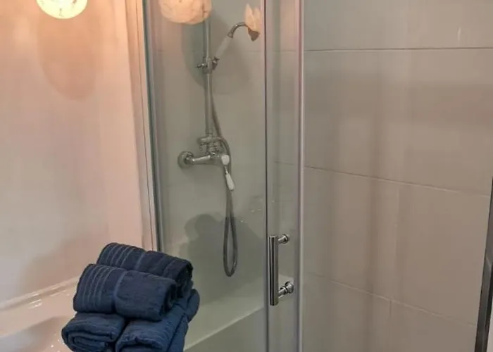 2 Pieces Au Calme Avec Terrasse Et Climatisation アパート ニース