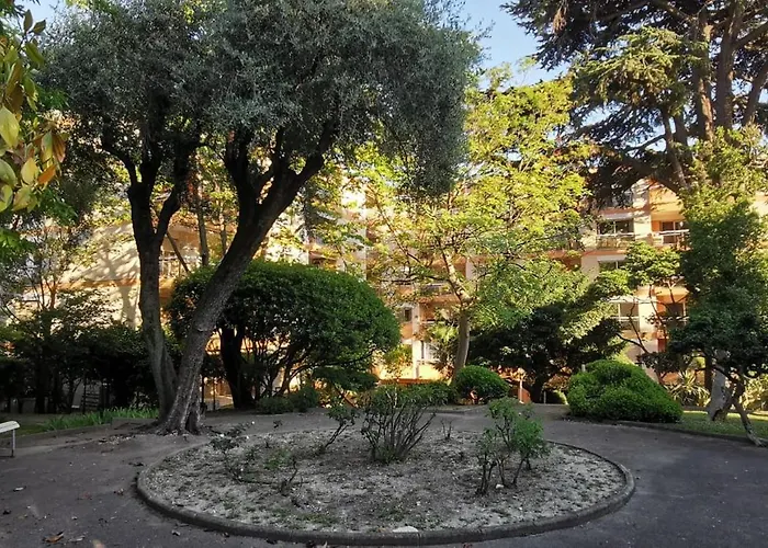 アパート 2 Pieces Au Calme Avec Terrasse Et Climatisation *